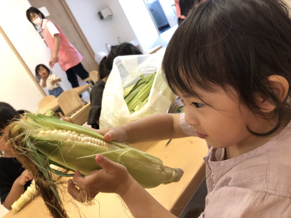 とうもろこしの皮むきにchallenge‼